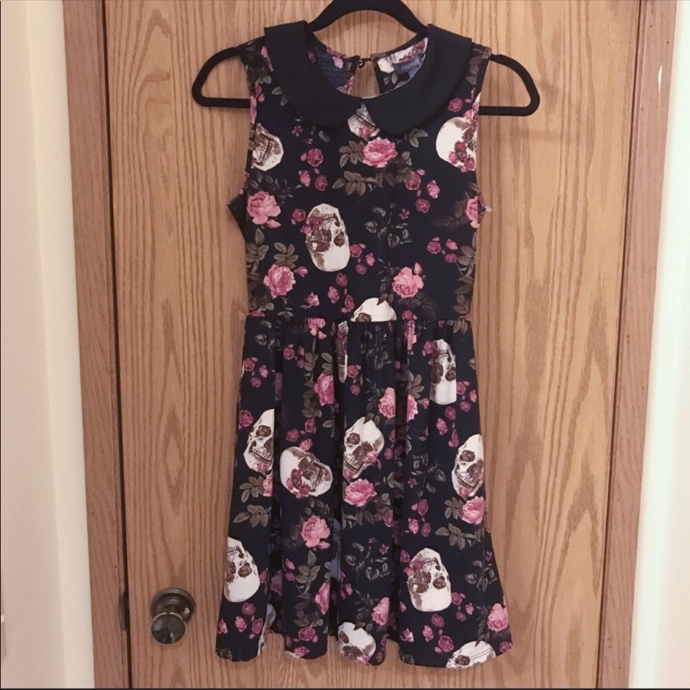 Looking to buy. A large or x large.